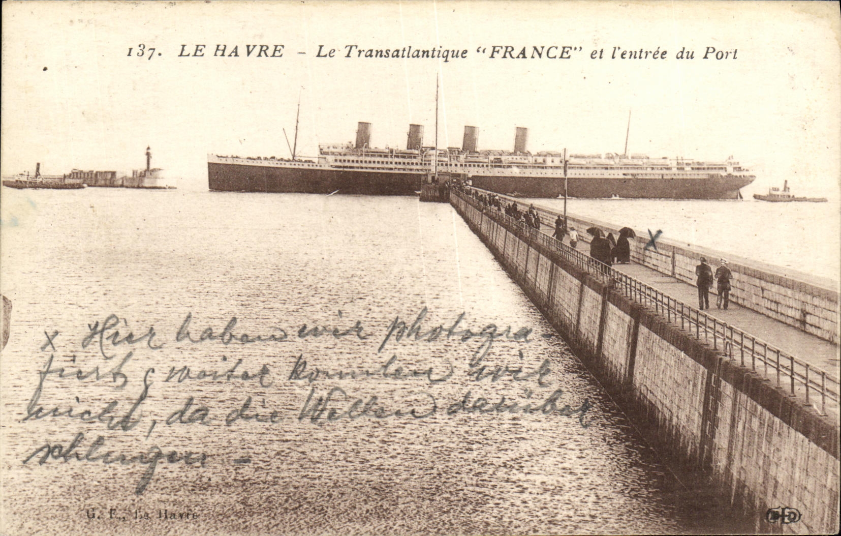 CPA Le Havre Le Transatlantique France et l entree du port Bateau 