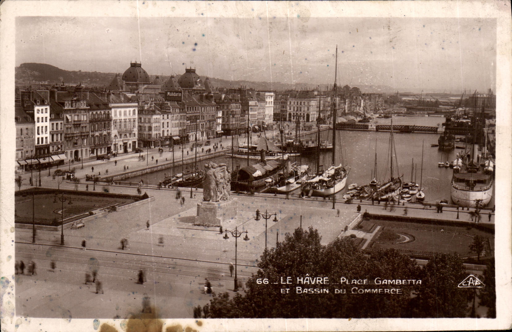 CPA Le Havre Place Gambetta Et Bassin Du Commerce