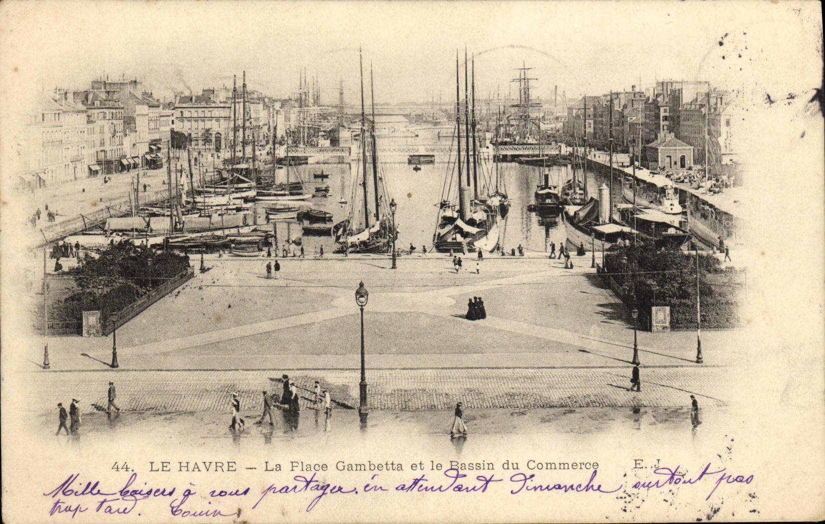 CPA Le Havre La Flace Gambetta et le Bassin du Commerce Bateaux