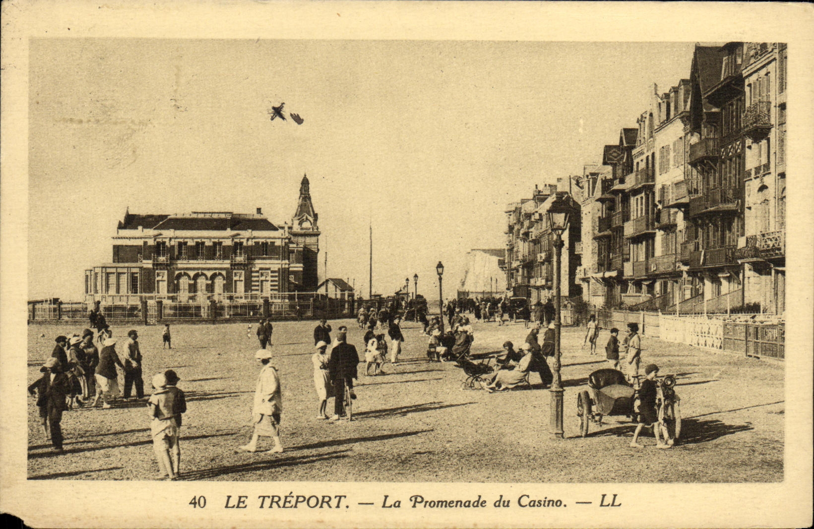 VINTAGE POSTCARD Treport the Walk of the Casino