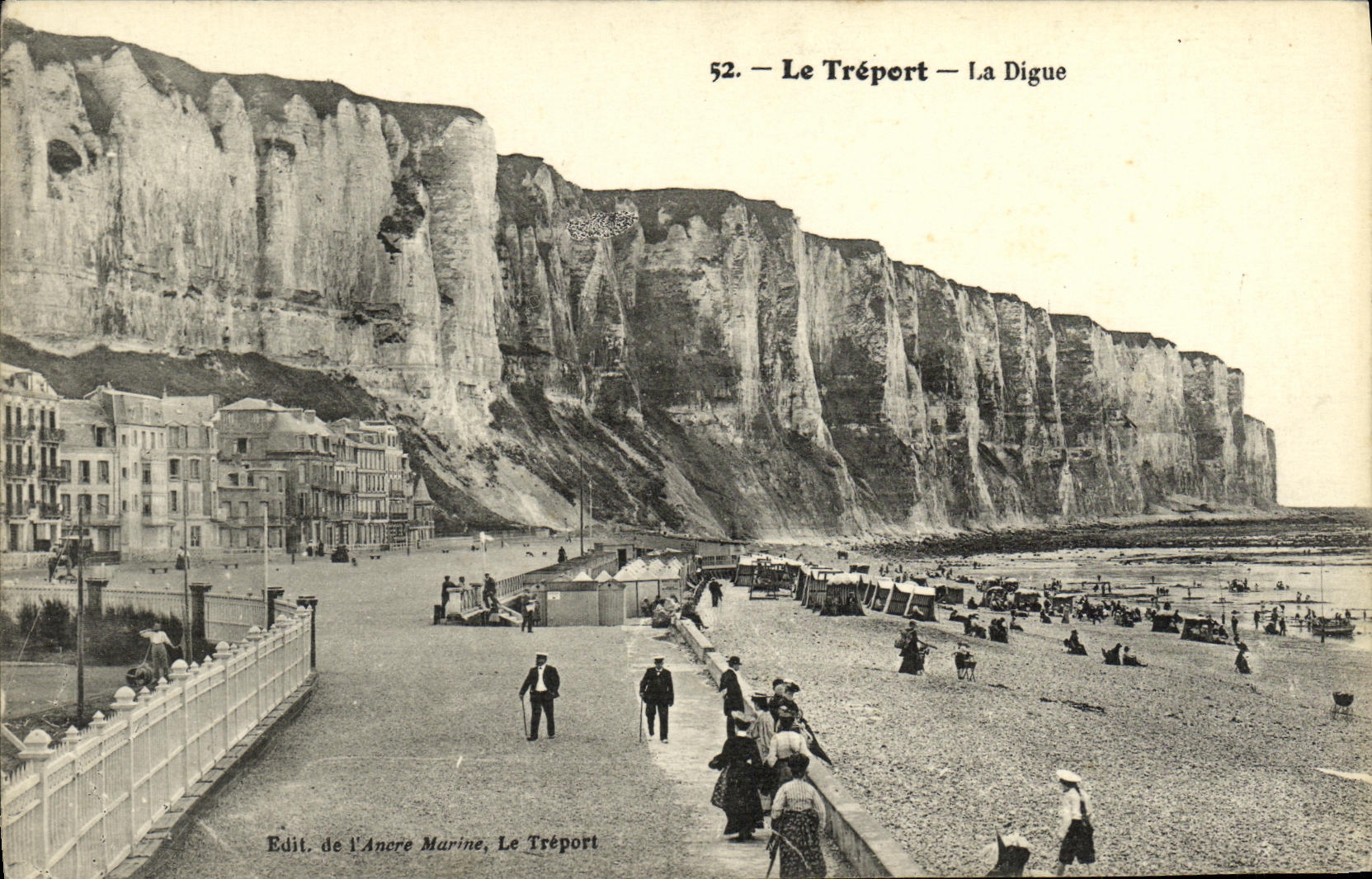 VINTAGE POSTCARD Treport the Dam