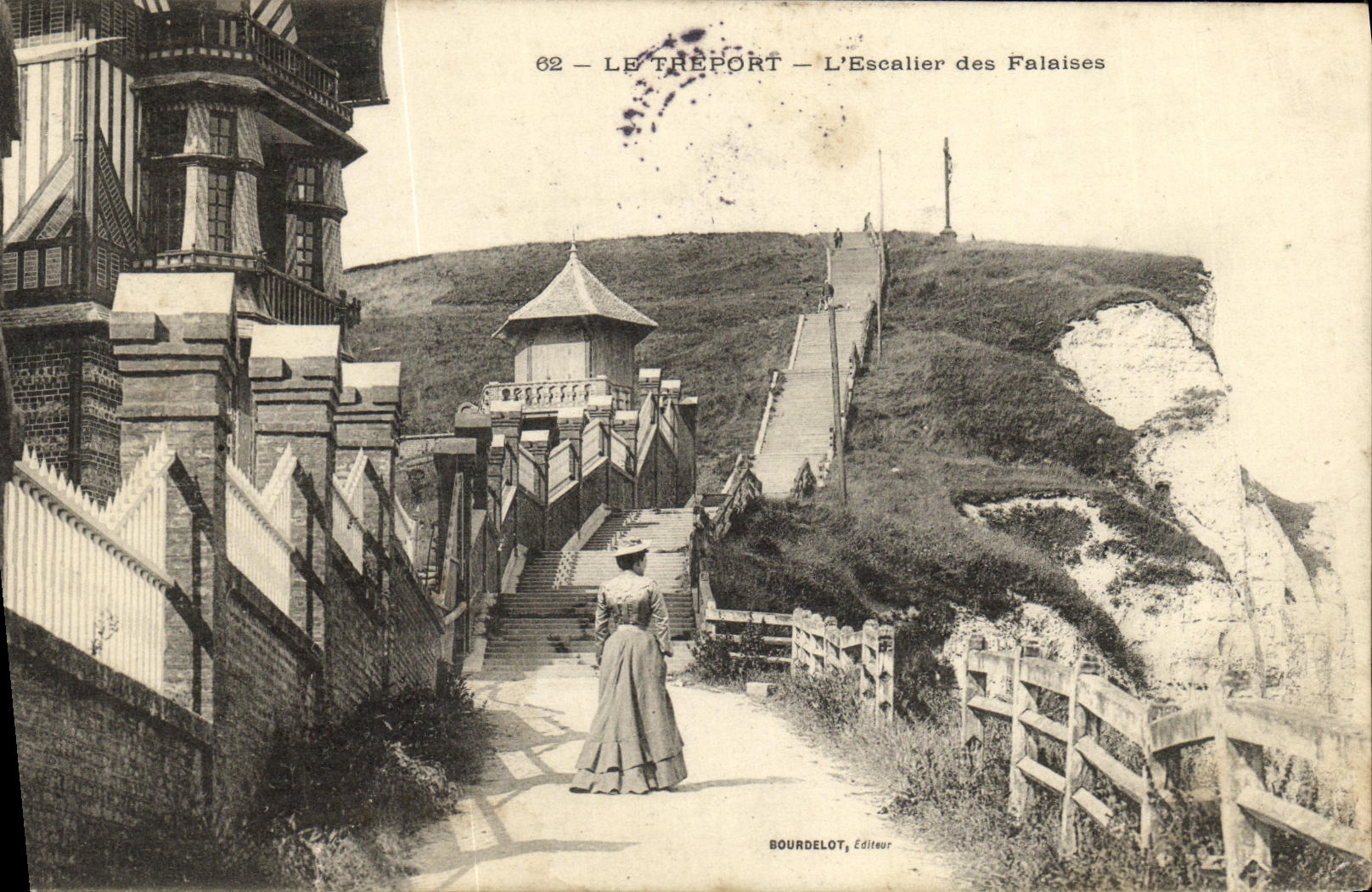 VINTAGE POSTCARD Treport L Escaller of Cliffs
