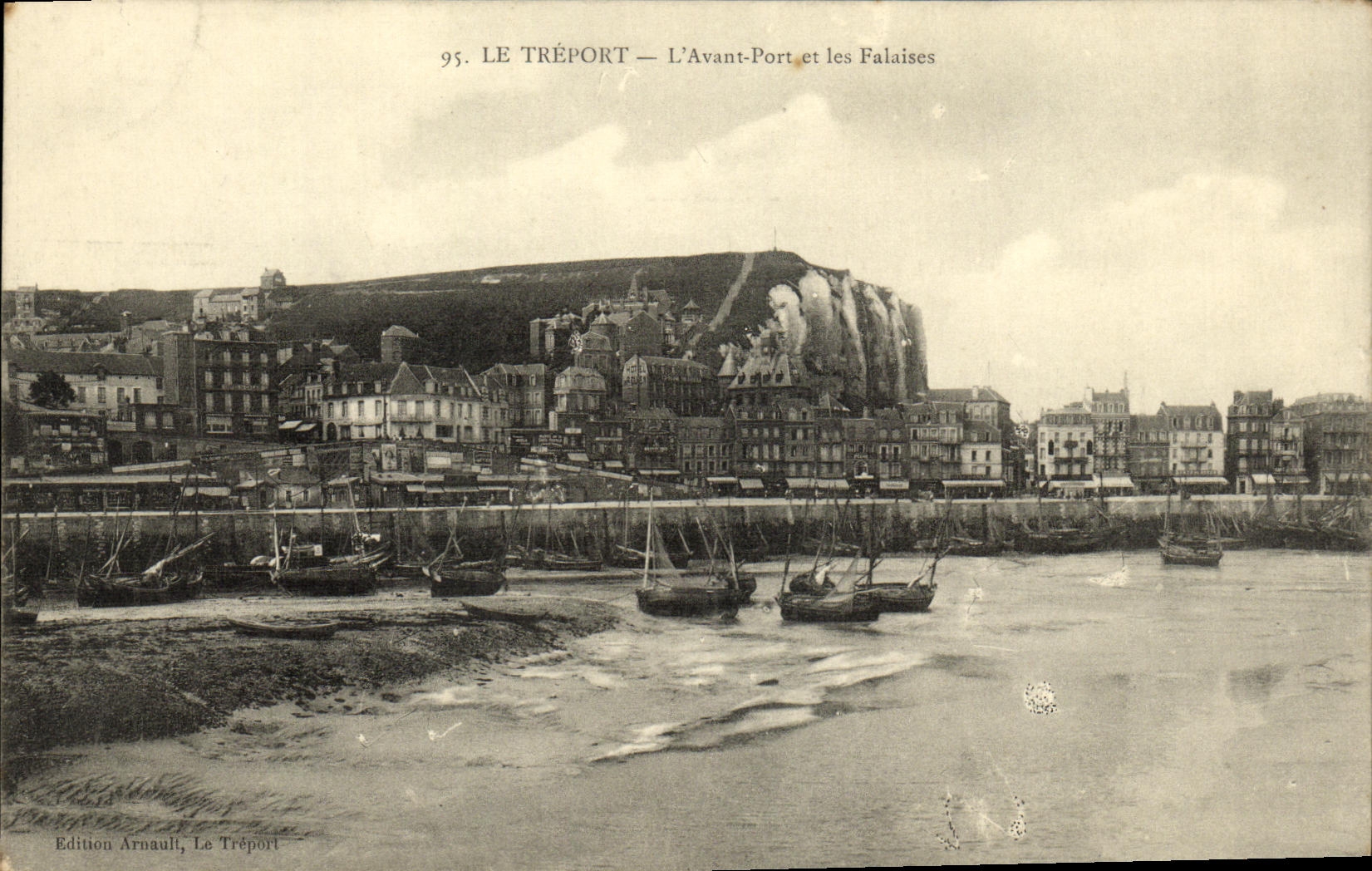 POSTAL Treport L de la VENDIMIA antes del puerto y de acantilados