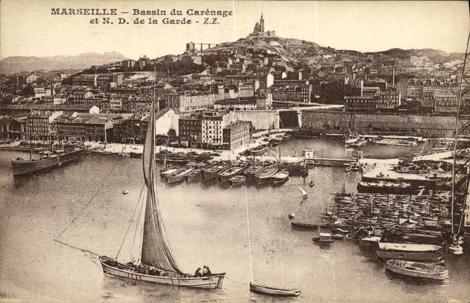 CPA Marseille Bassin du Carenage et N D de la Garde Bateaux