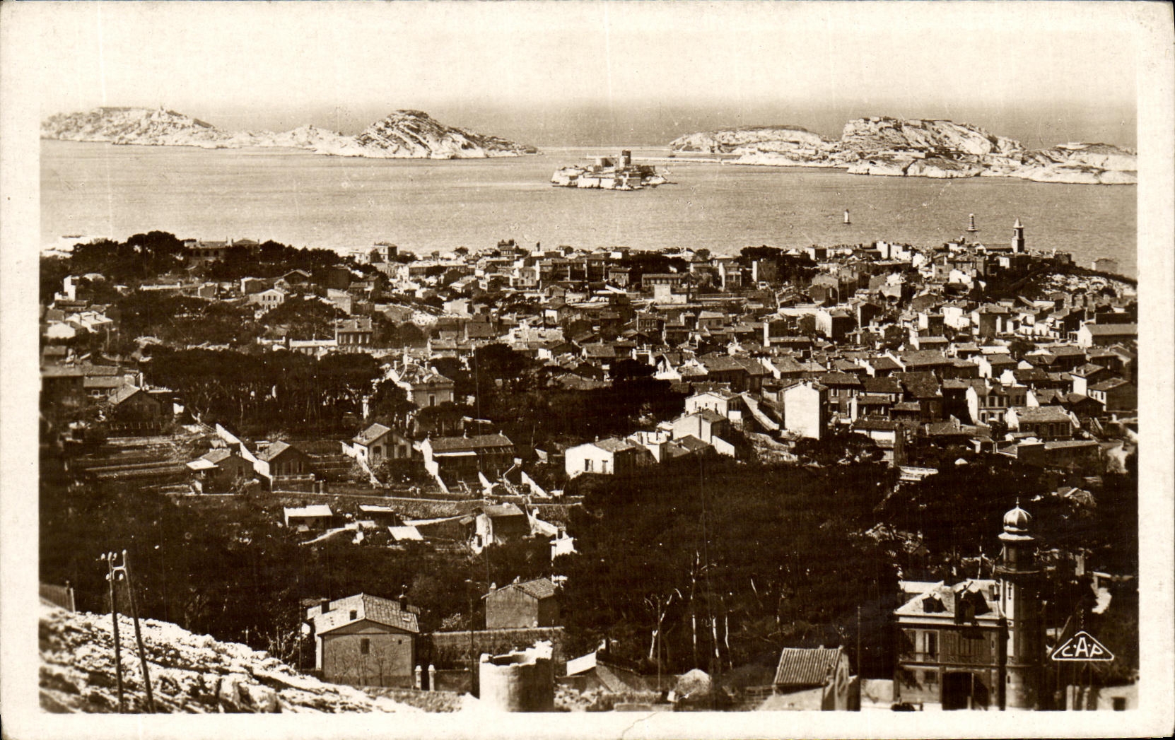 CPA Marseille Quartier d Endoume Les lles du Frioul et le Chateau d If