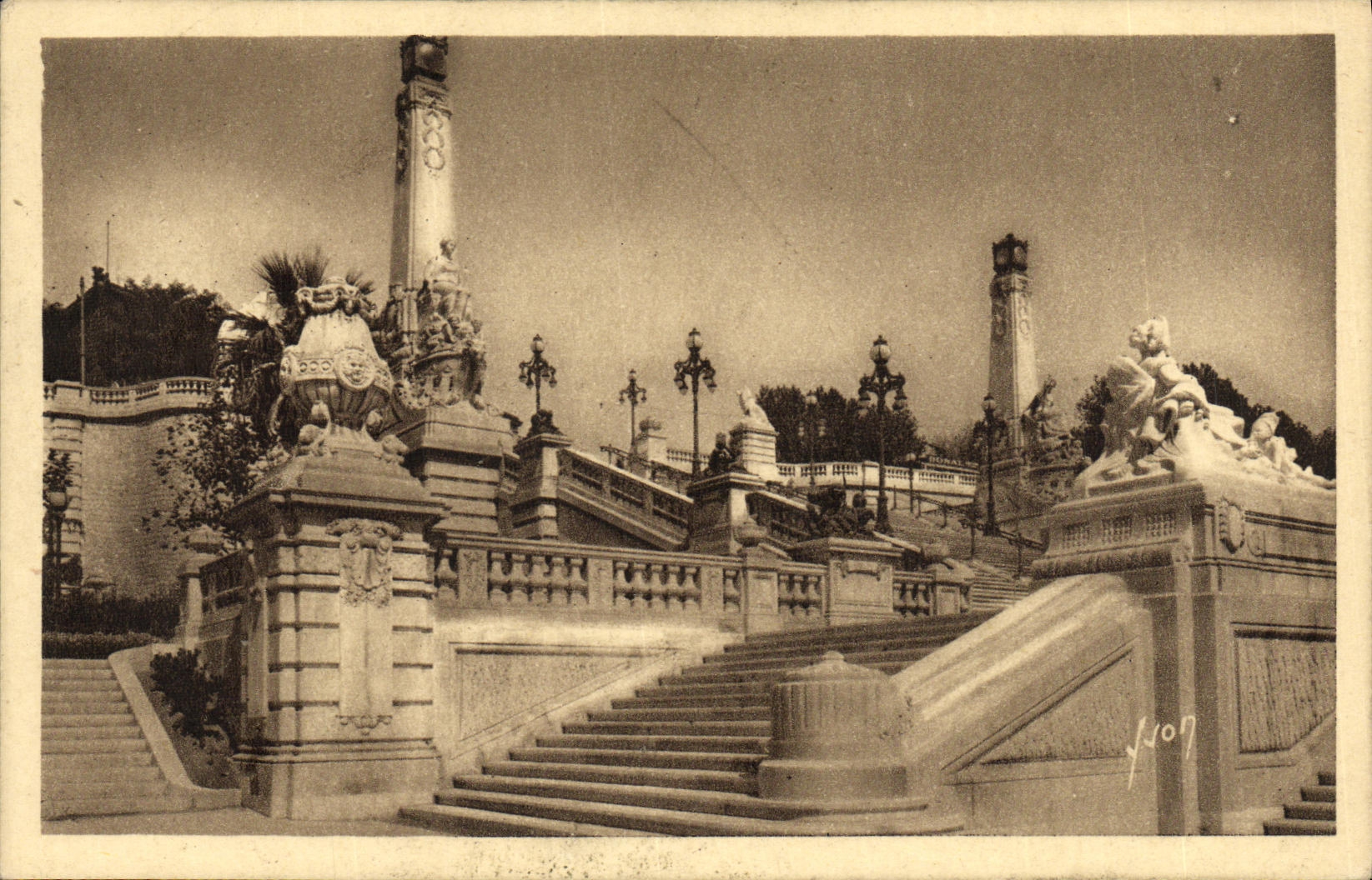 CPA Marseille L escalier monumental de la Gare St Charles