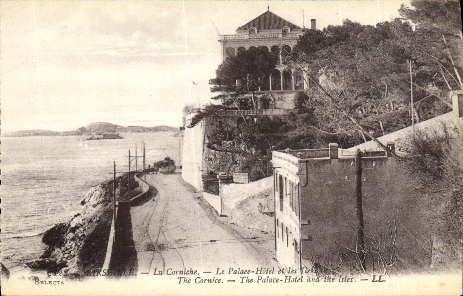 CPA Marseille La Corniche Le Palace Hotel et les Iles