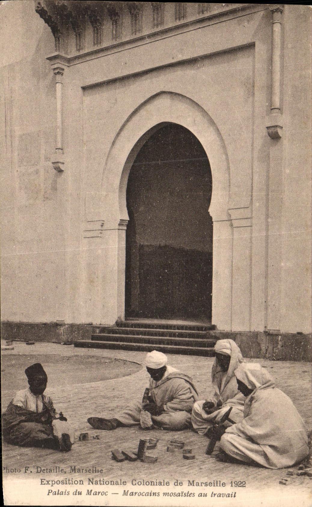 CPA Marseille Exposition Nationale Coloniale de Marseille Palais du Maroc Marocains mosaistes au travail