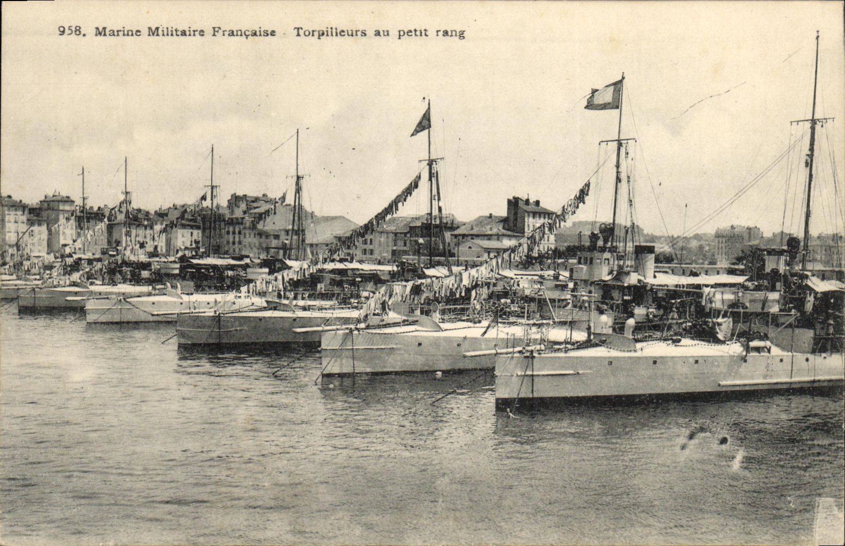 VINTAGE POSTCARD Boat War French Navy Destroyers with the small row