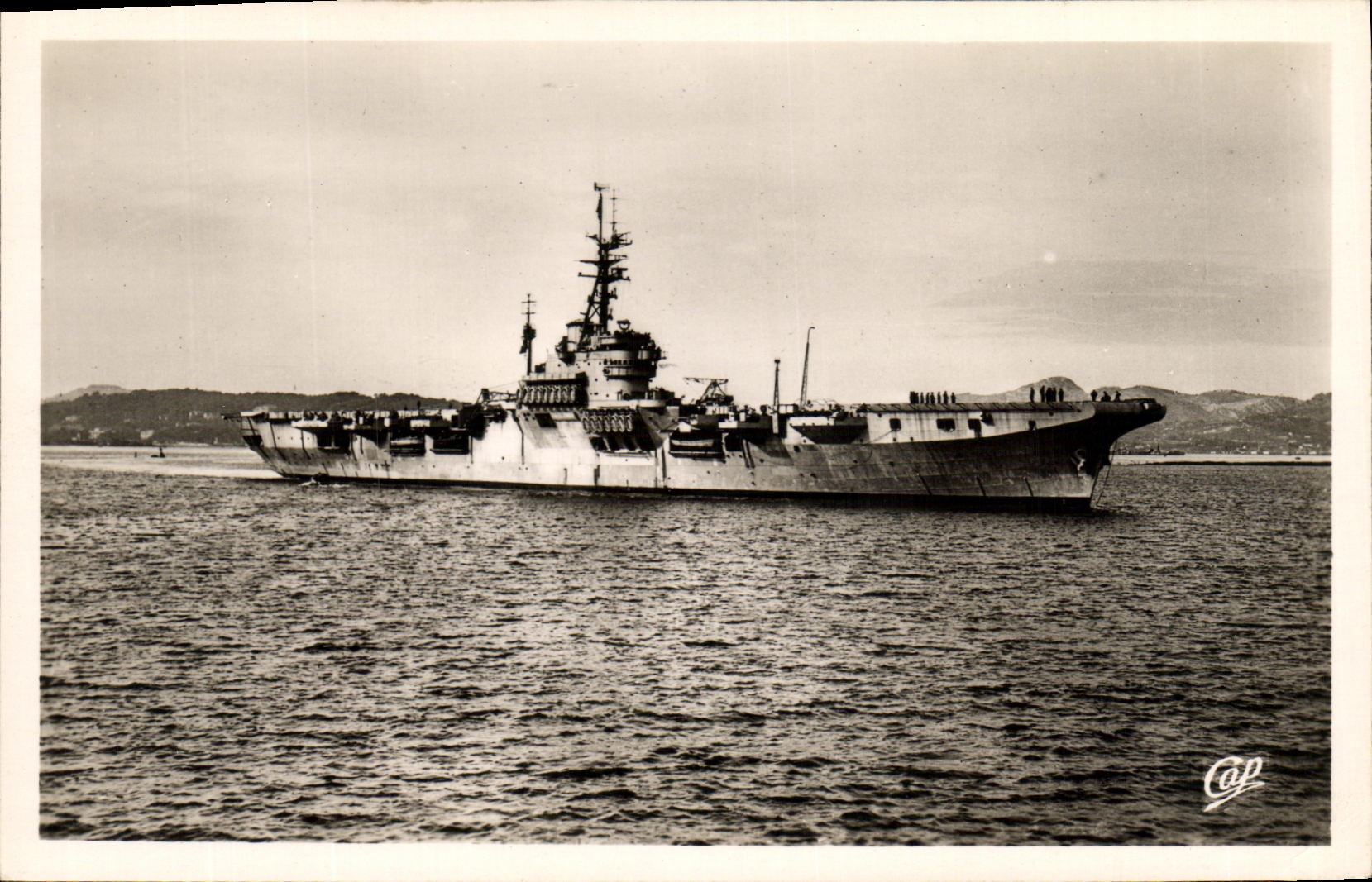 MODERN CARD Bateau War Carries Arromanches Planes