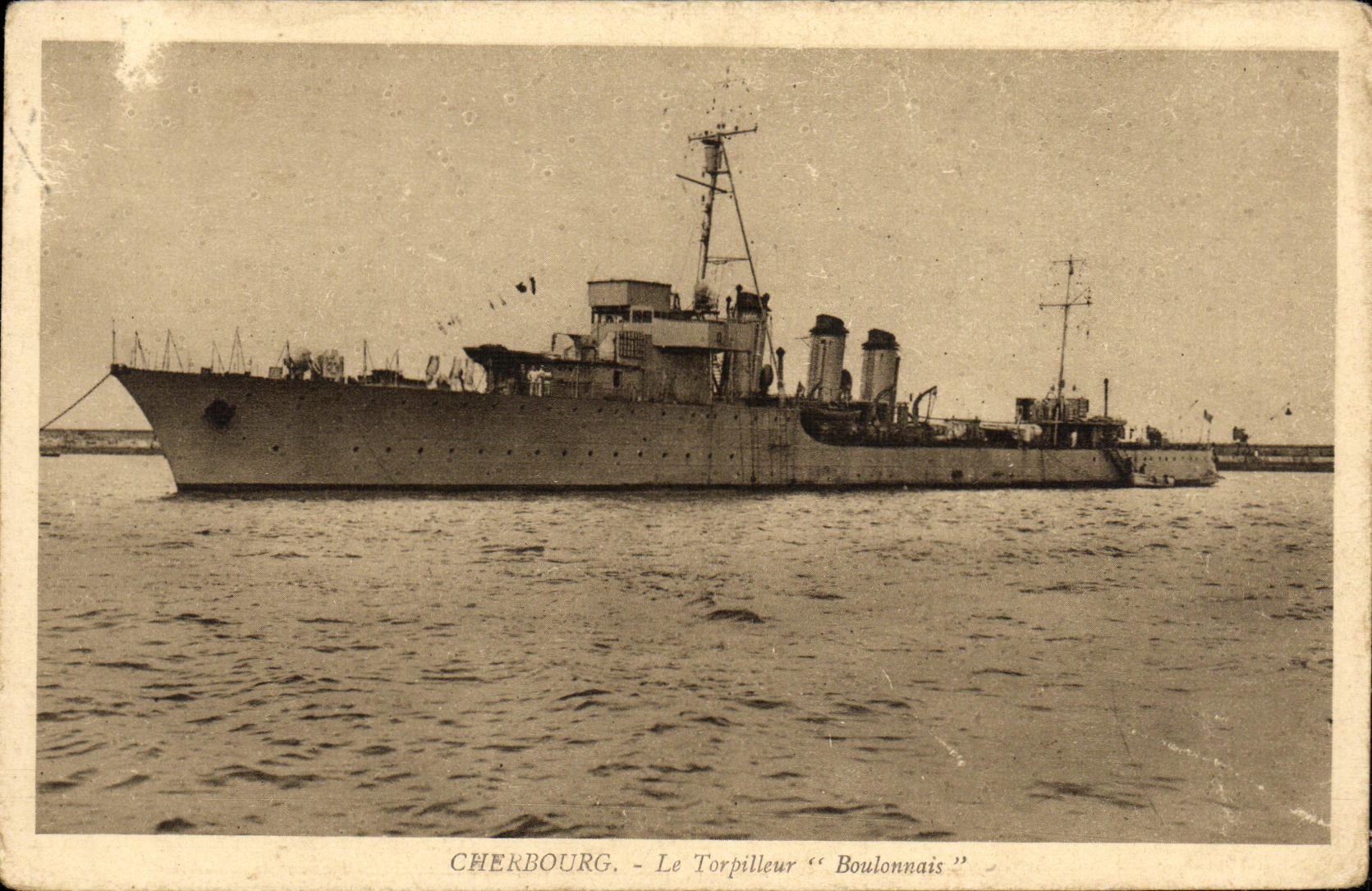 VINTAGE POSTCARD Boat Cherbourg War Tropilleur Boulonnais