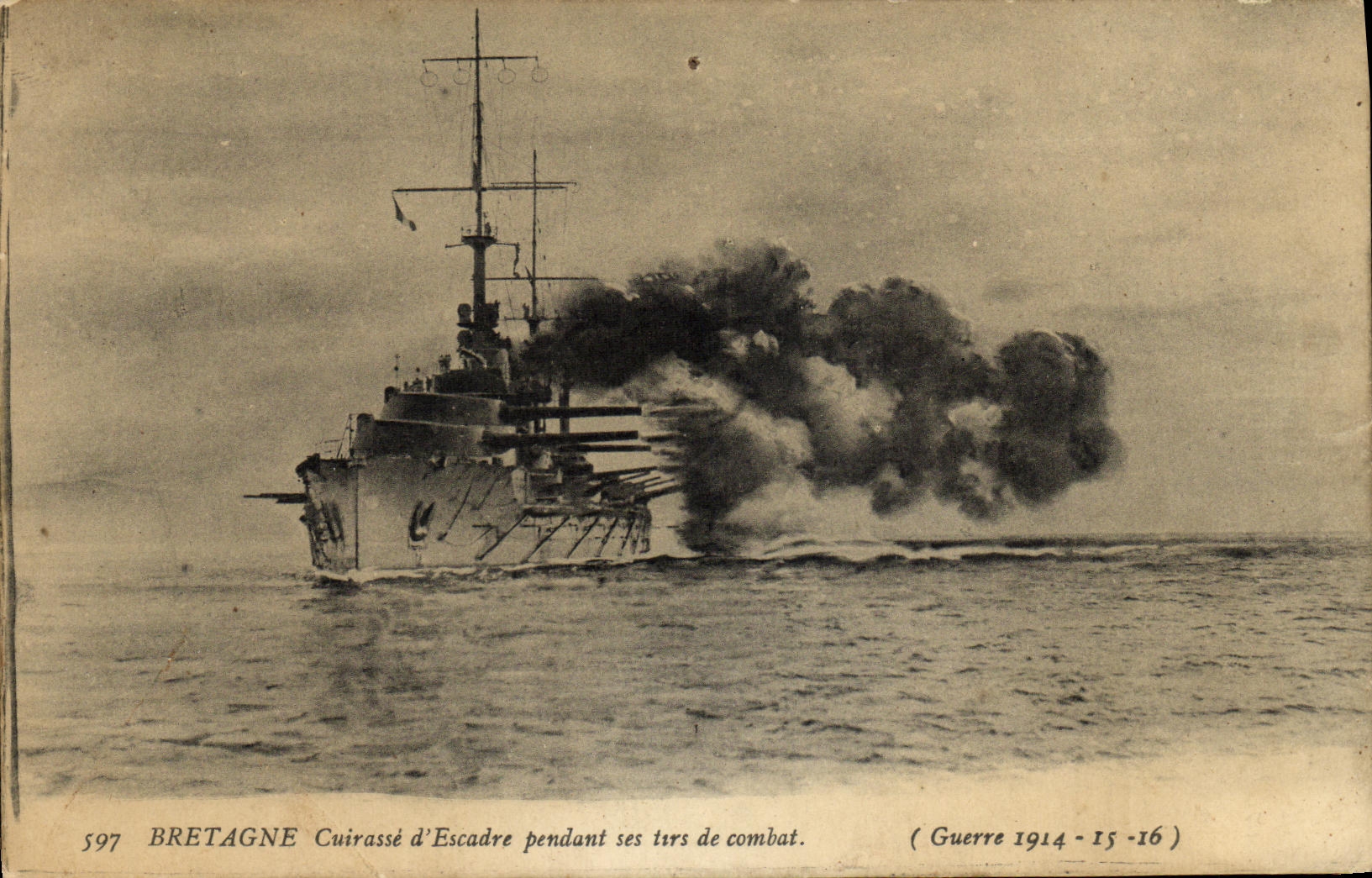 VINTAGE POSTCARD Bateau Brittany War Armours D Escadre during its shootings of combat