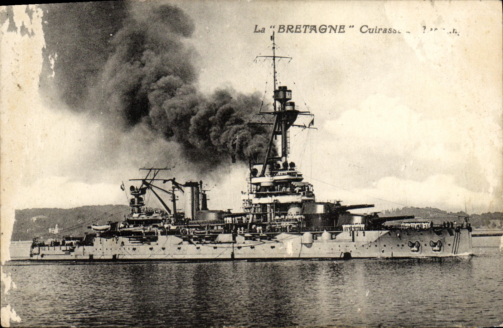 VINTAGE POSTCARD Bateau War Brittany Armours