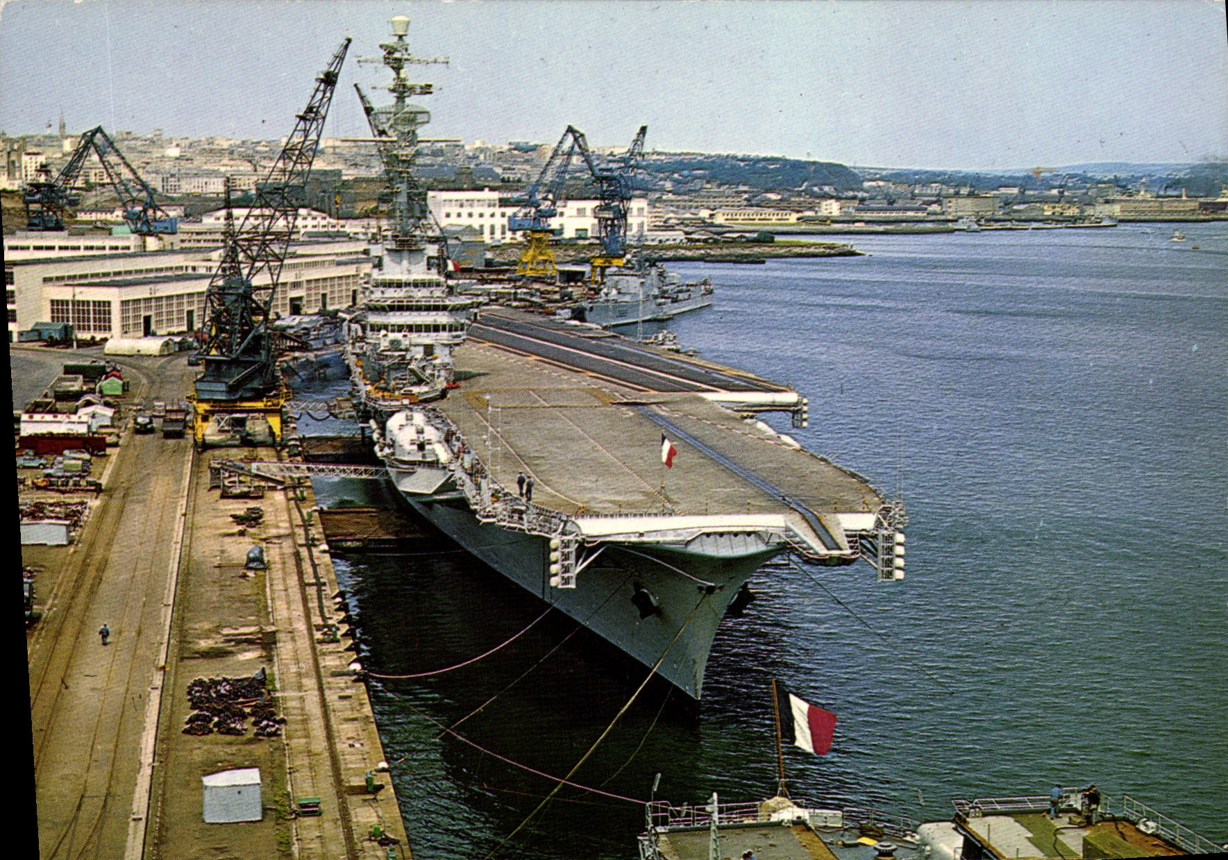 MODERN CARD Boat War Brittany the Gate Clemenceau Planes