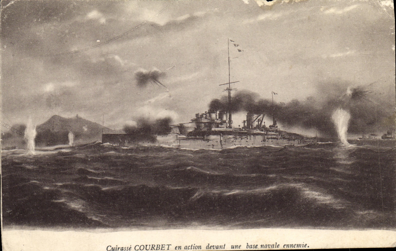 VINTAGE POSTCARD Bateau War Armours Billhook in action in front of sight Base Novale