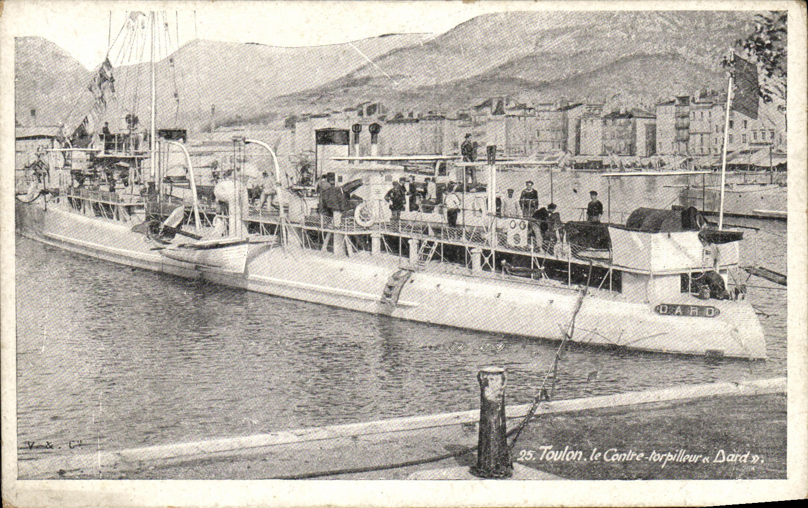 VINTAGE POSTCARD Boat Toulon War Against Destroyers Dart