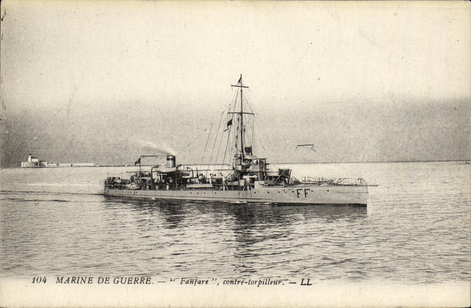 VINTAGE POSTCARD Boat War Marint De Guerre Brass band Against Destroyer