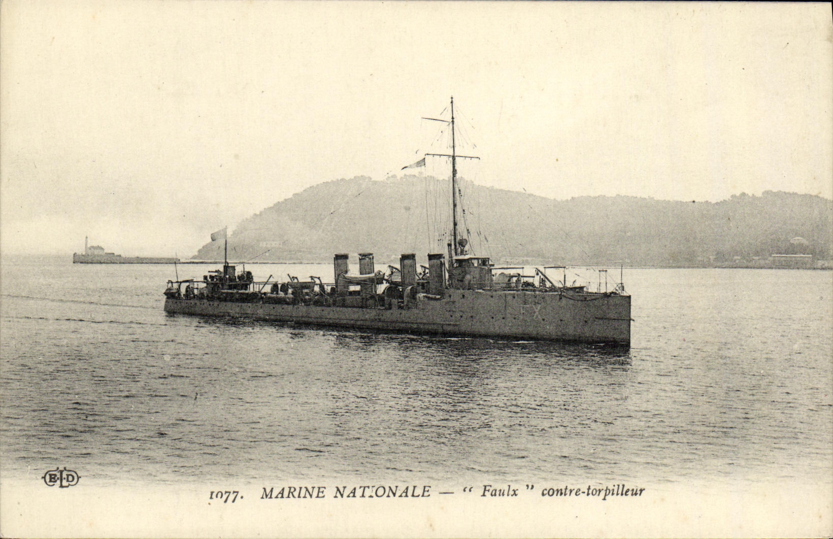 VINTAGE POSTCARD Boat War Falx National marine Against Destroyer