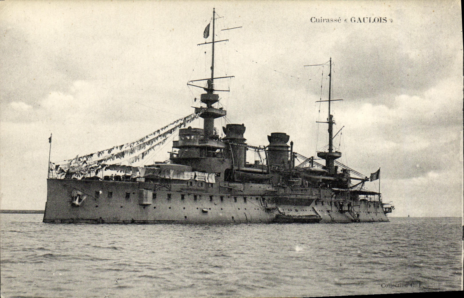 VINTAGE POSTCARD Bateau War Armours Gallic