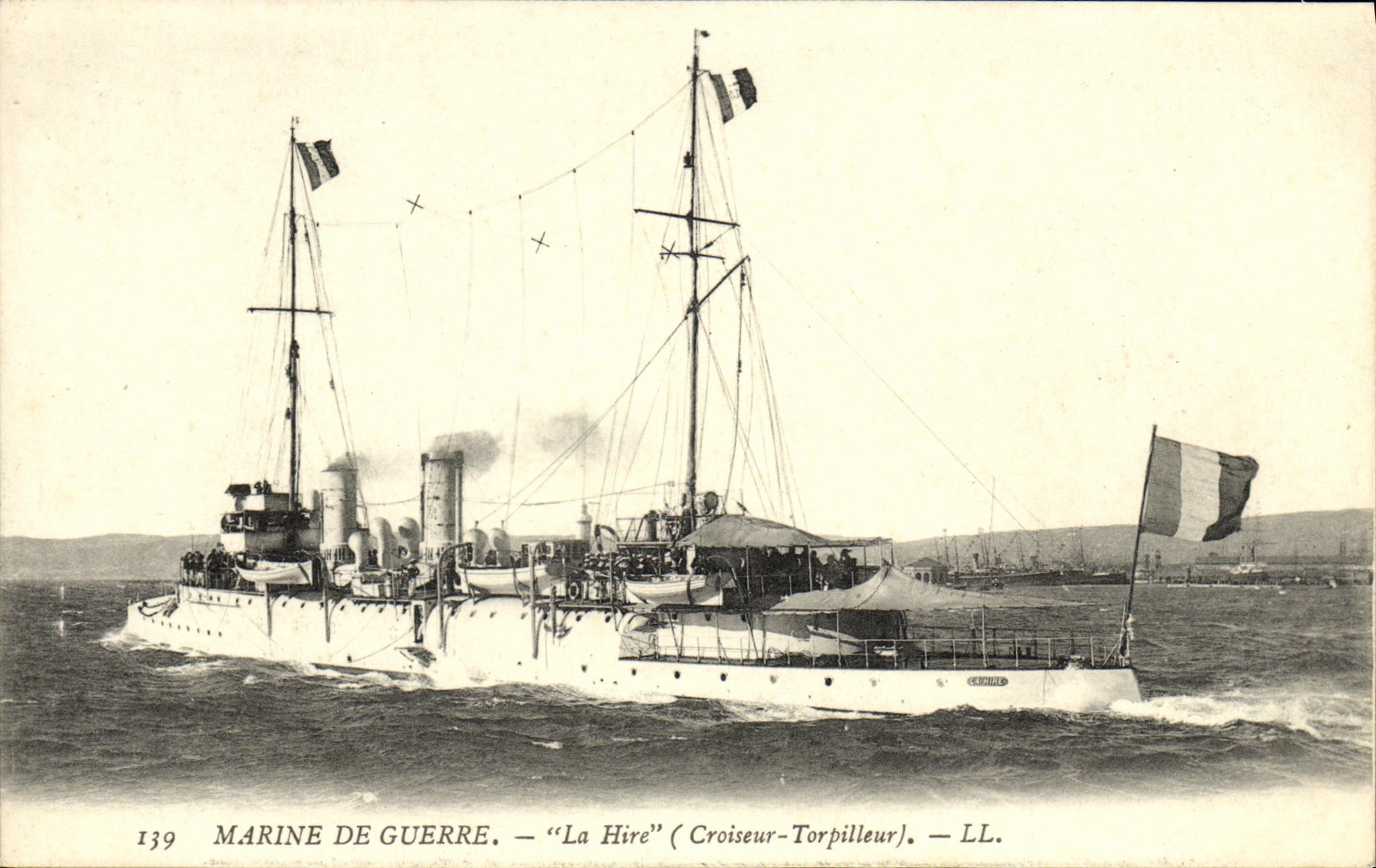 VINTAGE POSTCARD Boat War Navy Hire Against destroyer