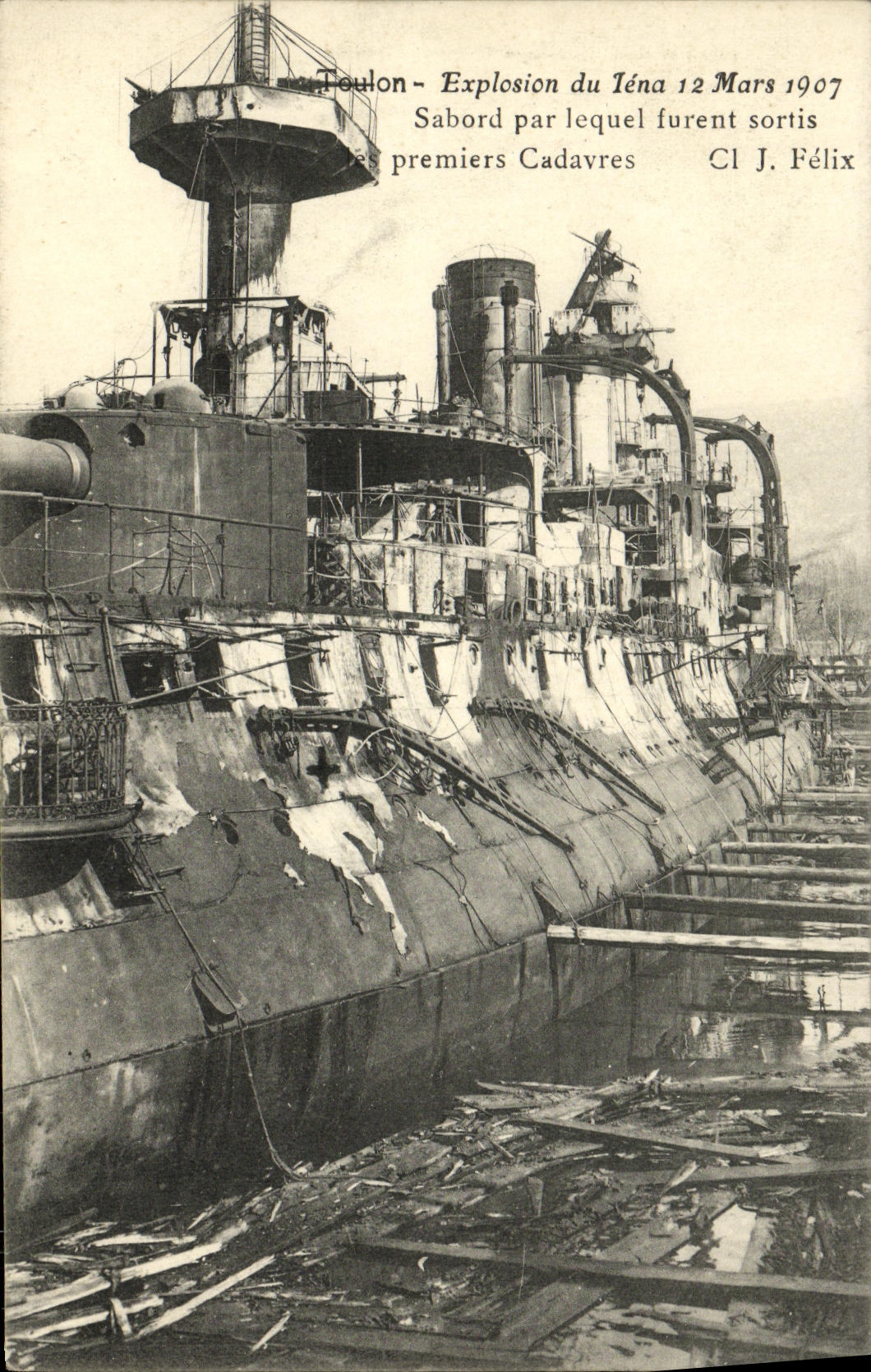 Explosion de Toulon de la guerra del barco de la POSTAL de la VENDIMIA de Iena Sabord por la cual los primeros cadaveres se habian ido