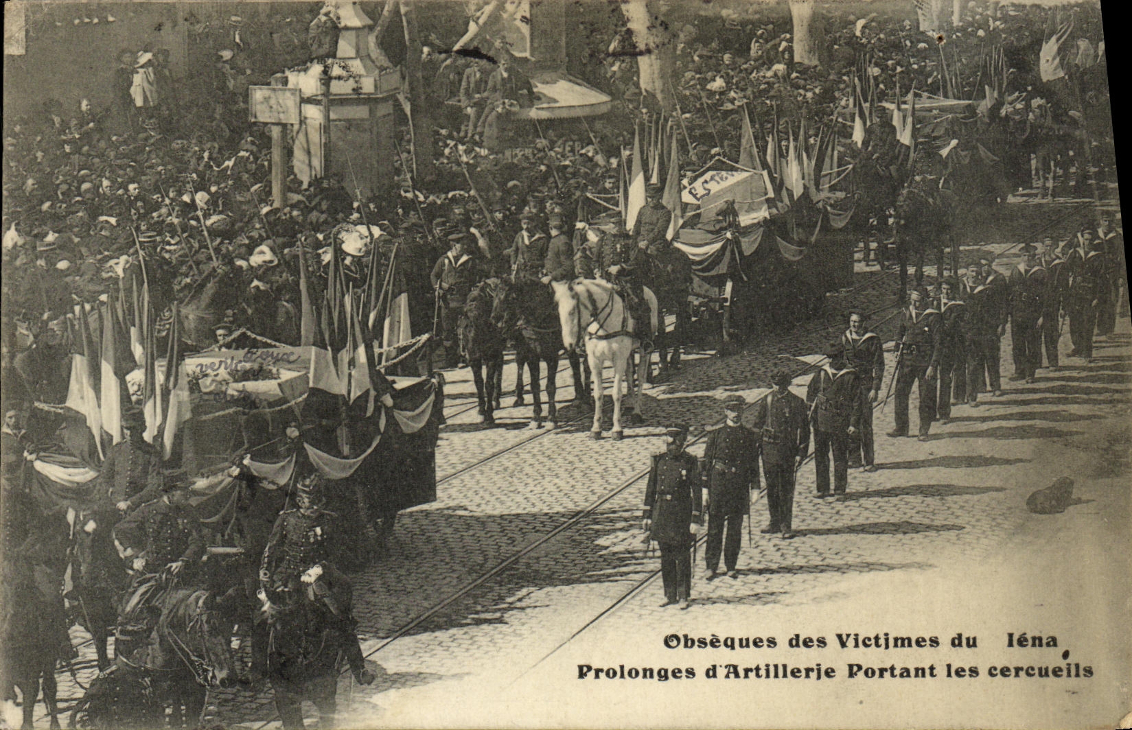 VINTAGE POSTCARD Bateau War Funeral of the Victims of Iena Prolong D artillery carrying the coffins