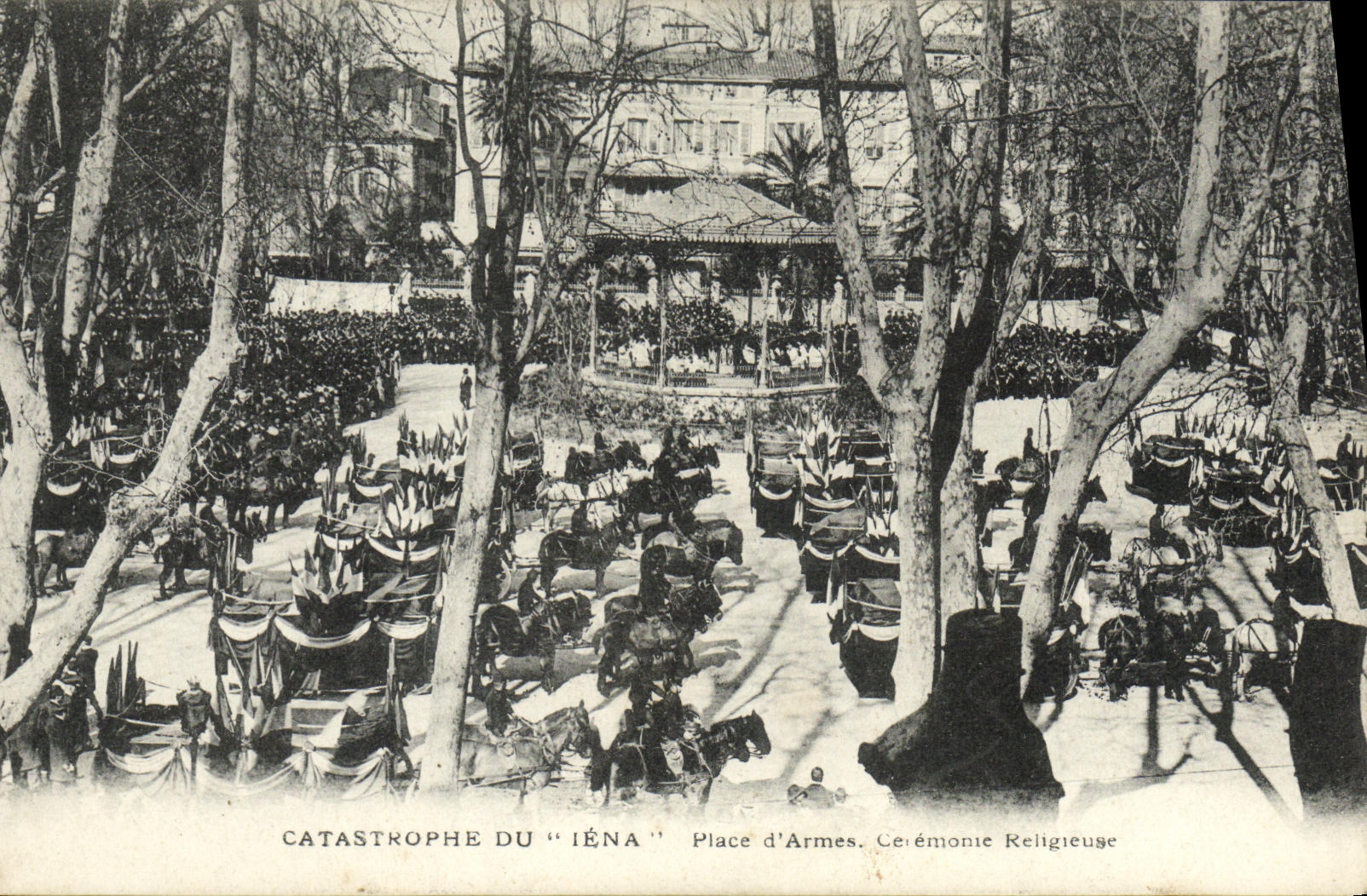 CPA Catastrophe Du Iena Place d Armes Ceremonie Religieuse Toulon