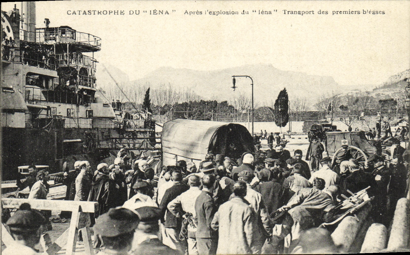 CPA Catastrophe Du Iena Apres L explosion du Iena Toulon Transport des premiers blesses