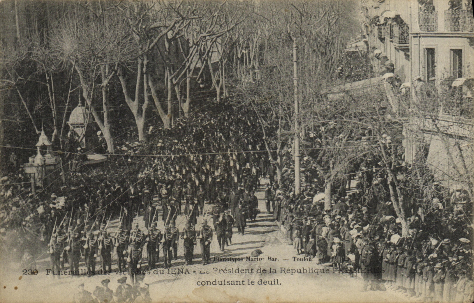 VINTAGE POSTCARD Funeral of the victims of L Iena the president of the Republic leading mourning