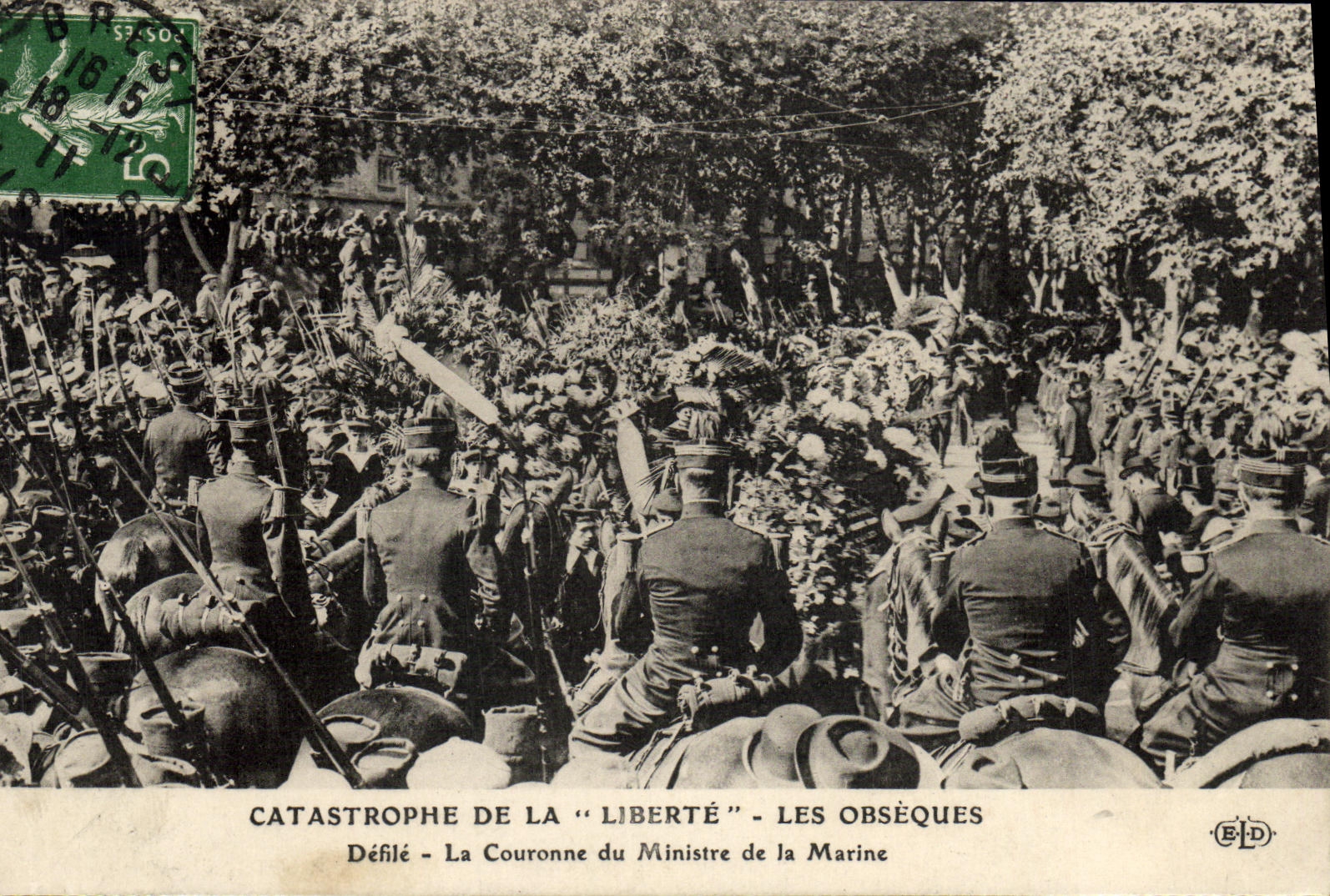 VINTAGE POSTCARD Boat Catastrophe of Freedom funerals Ravelled the crown of the Minister for the Nation