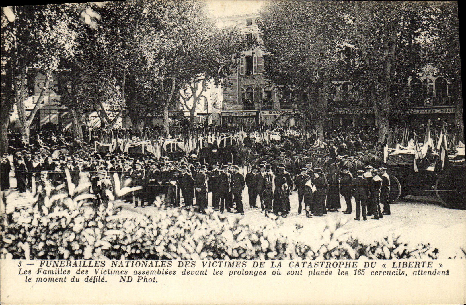 VINTAGE POSTCARD Boat Catastrophe of Freedom Funeral families of the assembled victims Toulon