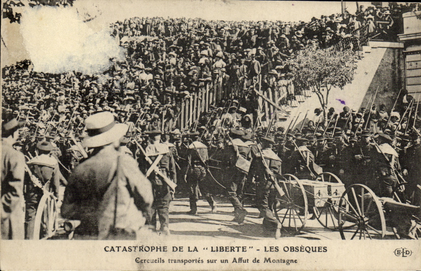 VINTAGE POSTCARD Bateau Catastrophe of Freedom Toulon Cercueils transfer onto a mounting of mountain