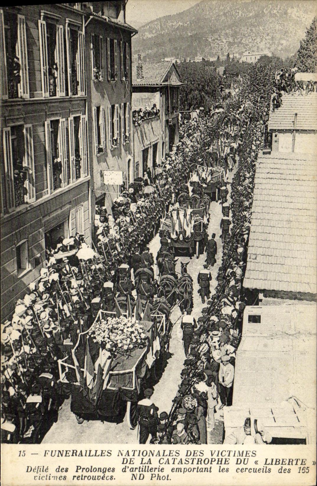 VINTAGE POSTCARD Bateau Catastrophe of Freedom Toulon Defile of prolong D artillery carrying the coffins of the 165 victims