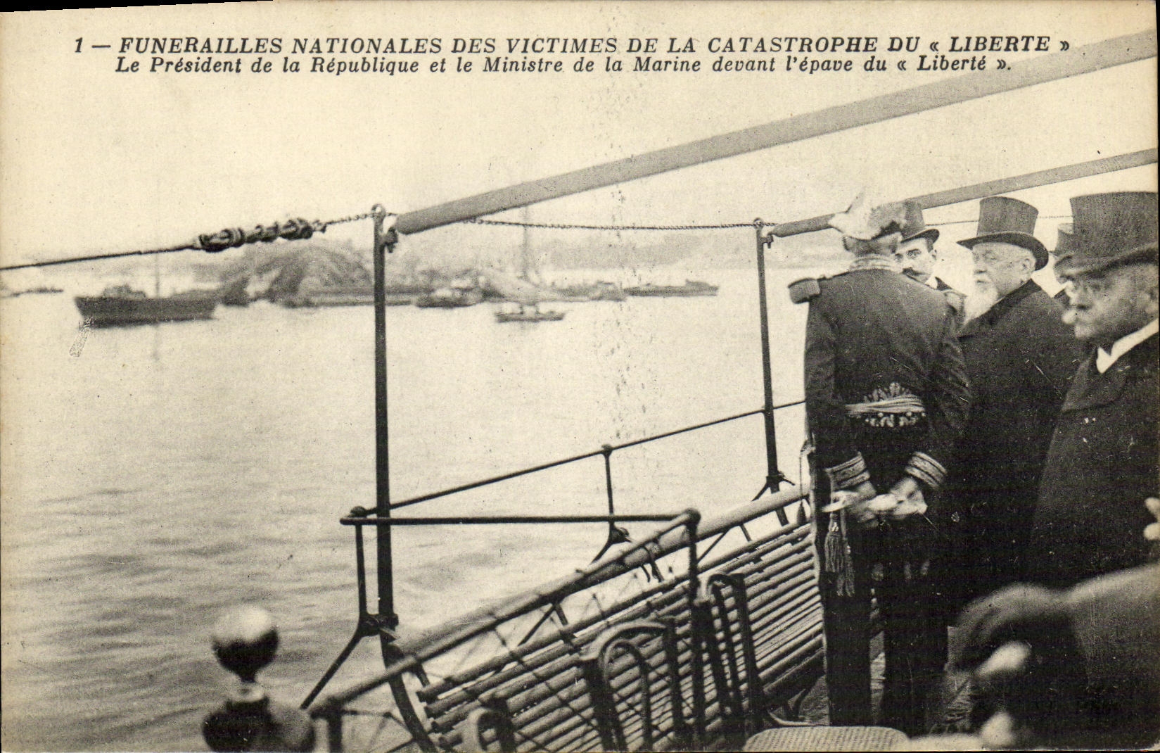 VINTAGE POSTCARD Boat Catastrophe of Toulon Freedom the president of the Republic and the Minister for the navy in front of L stray