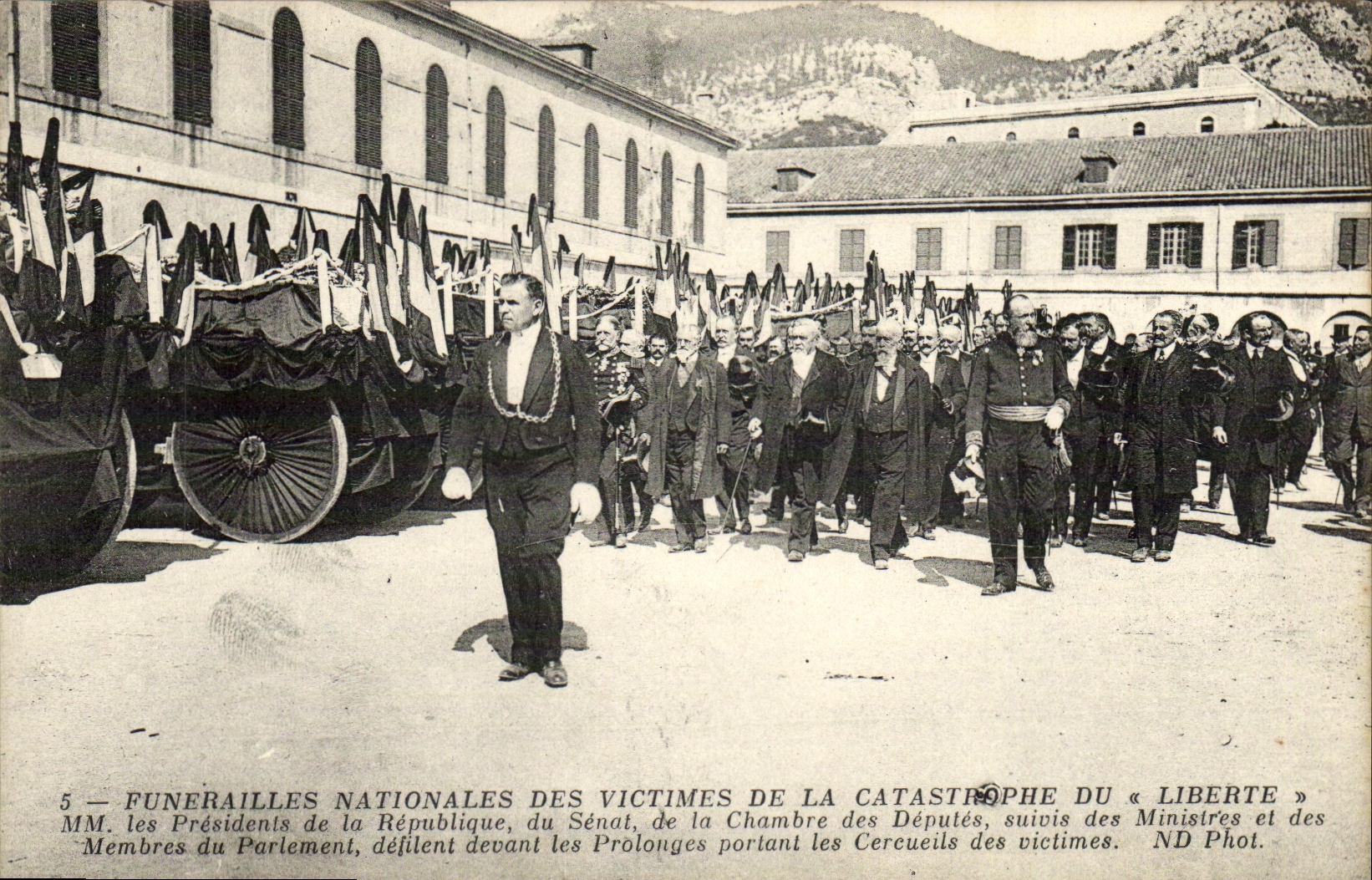VINTAGE POSTCARD Boat Catastrophe of Freedom Toulon mm presidents of the republic of the Senate of the House of Commons