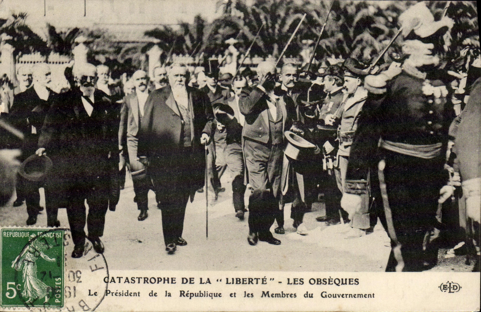 VINTAGE POSTCARD Boat national Funeral of the victims of the catastrophe of Toulon Freedom the president of the Republic