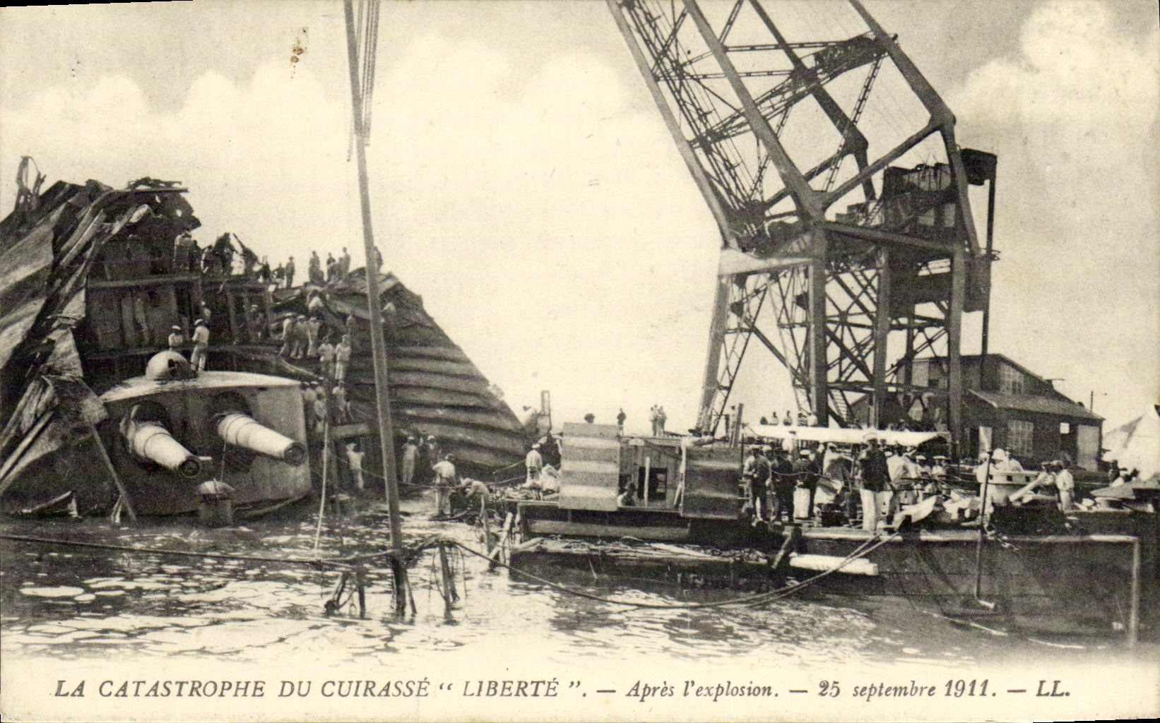 VINTAGE POSTCARD Boat Catastrophe of Freedom After L explosion September 25th  1911