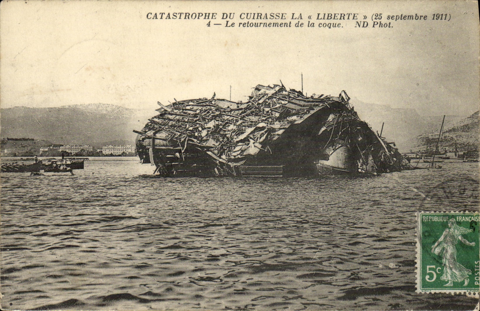 VINTAGE POSTCARD Boat Catastrophe of the armor Freedom reversal of the hull