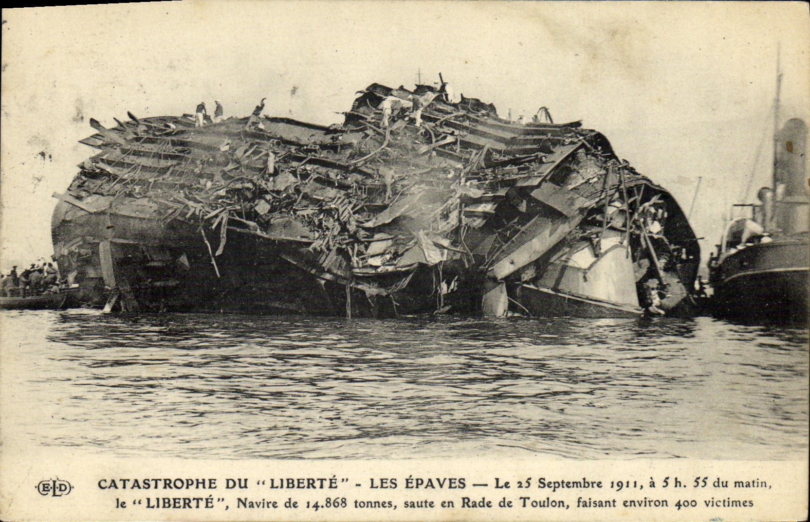 VINTAGE POSTCARD Boat Catastrophe of Toulon Freedom wrecks