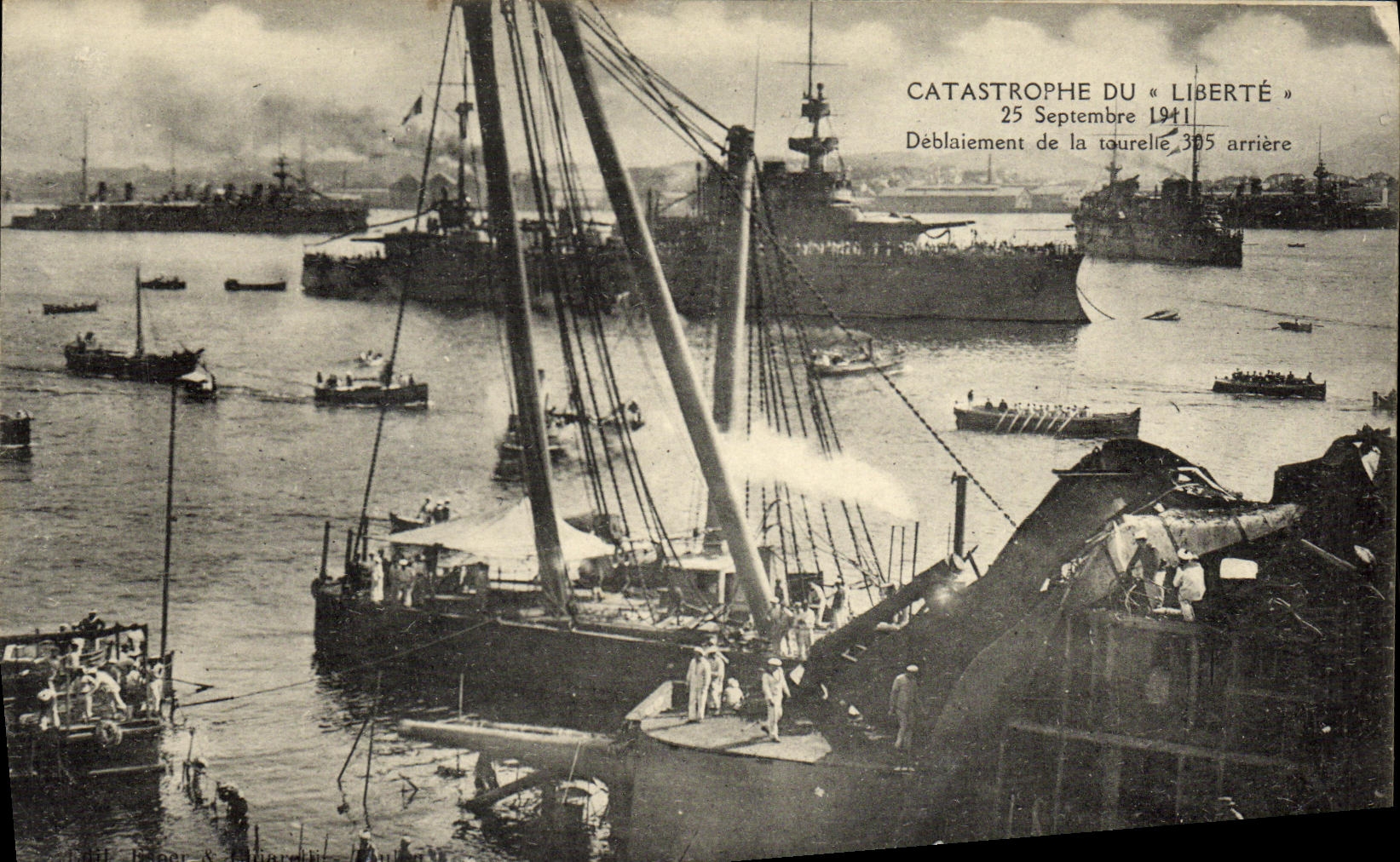 VINTAGE POSTCARD Boat Catastrophe of Freedom Toulon Clearing of the turret