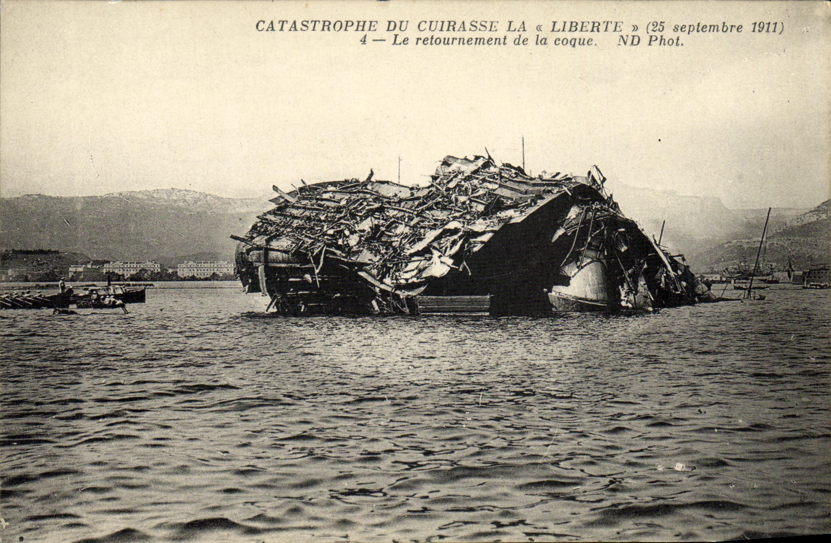 VINTAGE POSTCARD Boat Catastrophe of Toulon Freedom reversal of the hull