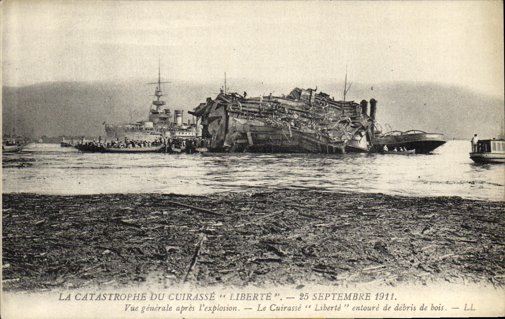 VINTAGE POSTCARD Boat Catastrophe of Freedom View after L explosion