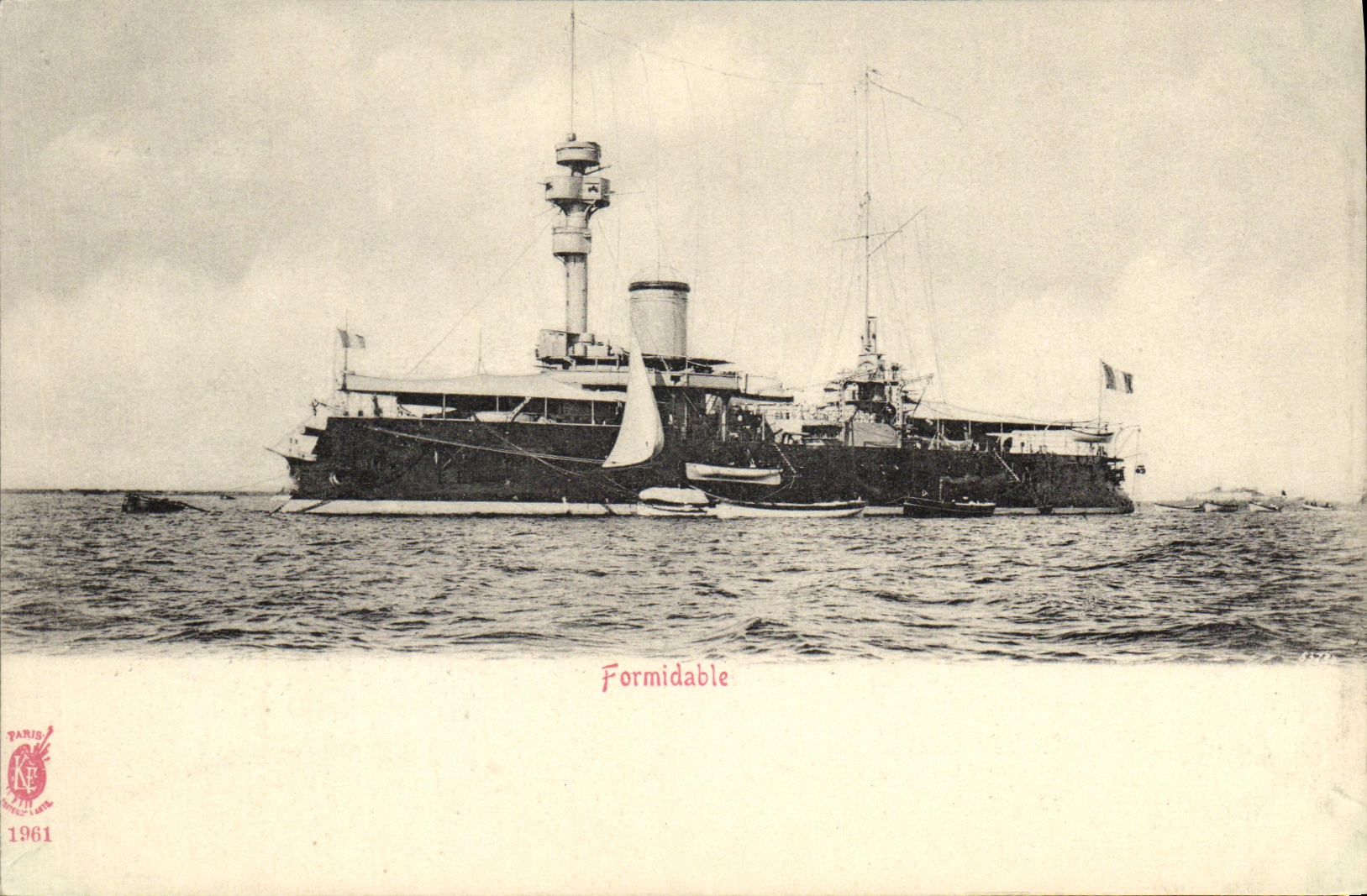 VINTAGE POSTCARD Bateau Armours Formidable