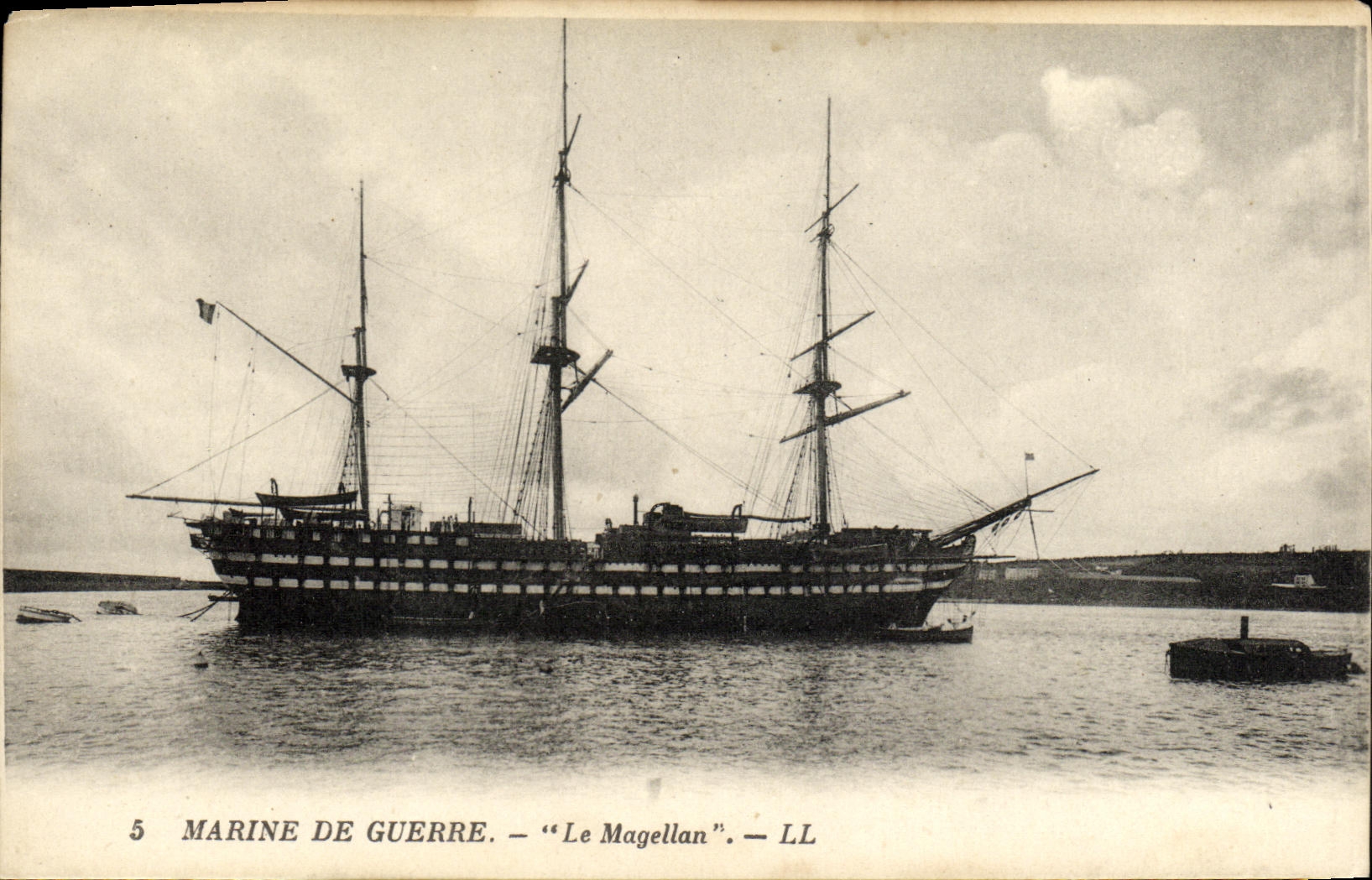 VINTAGE POSTCARD Boat Magellan