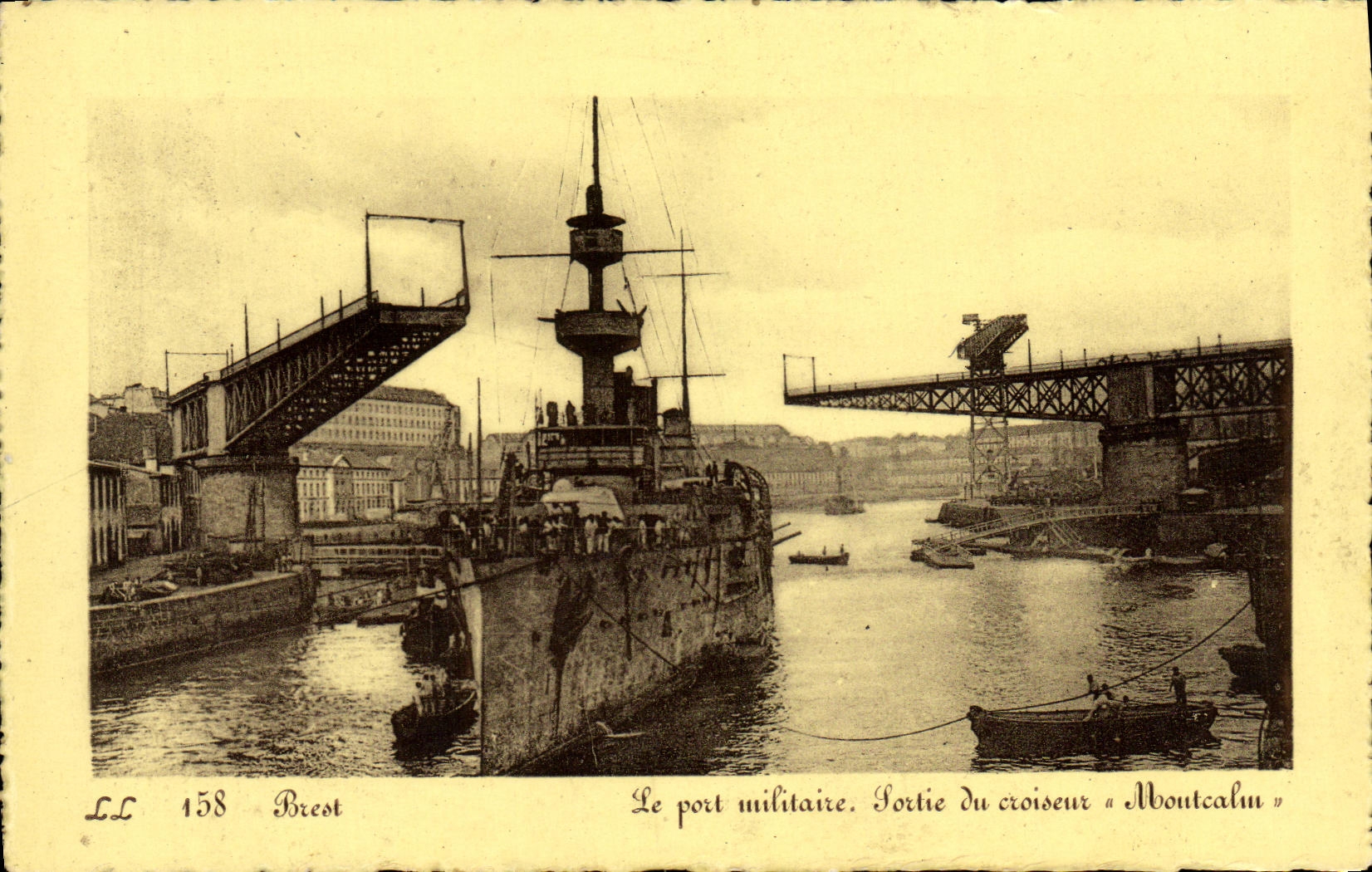 VINTAGE POSTCARD Boat military port Left the Montcalm cruiser