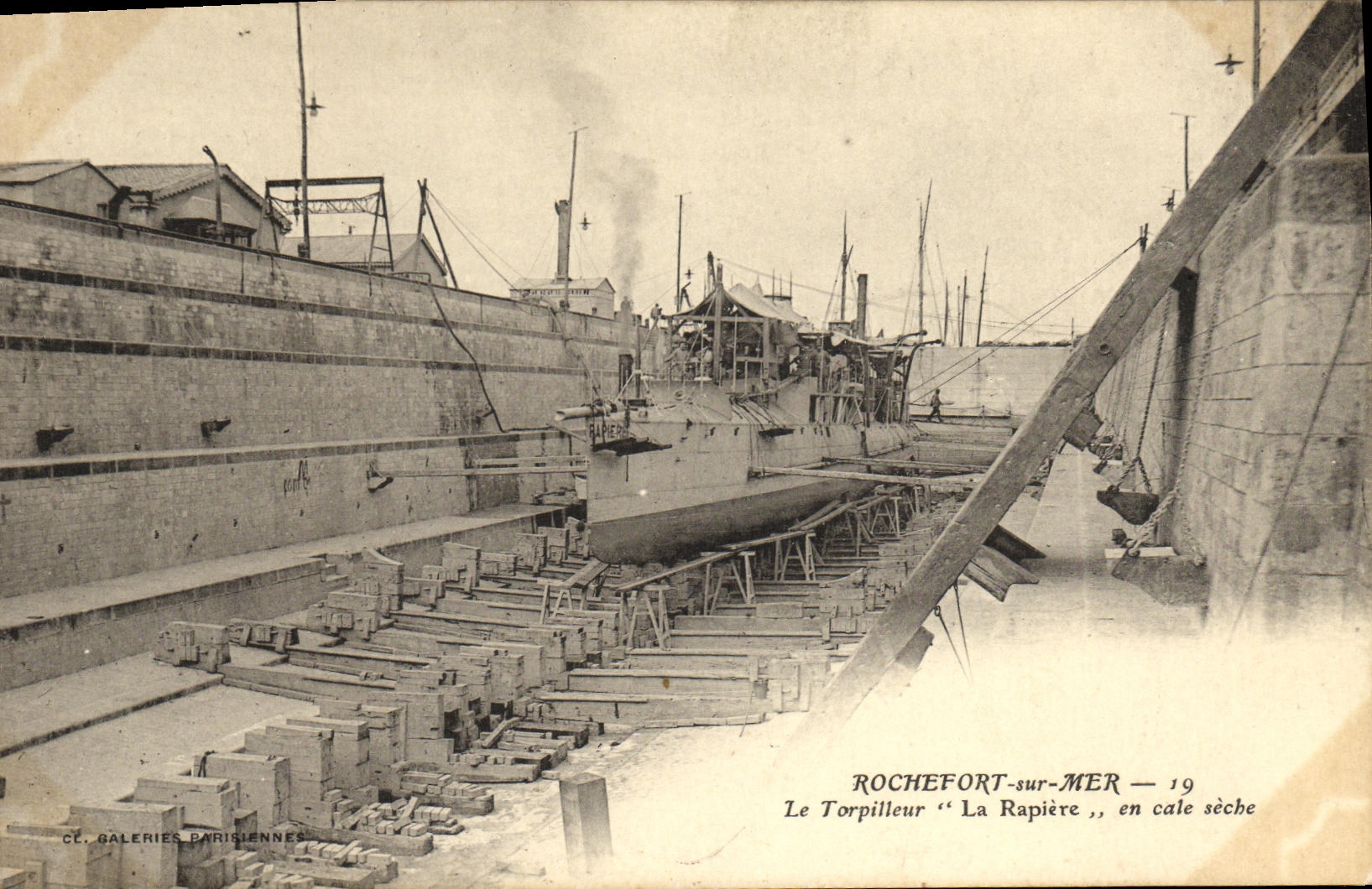 VINTAGE POSTCARD Bateau Rochefort War on Mer the destroyer Rapiere fixes cig of it