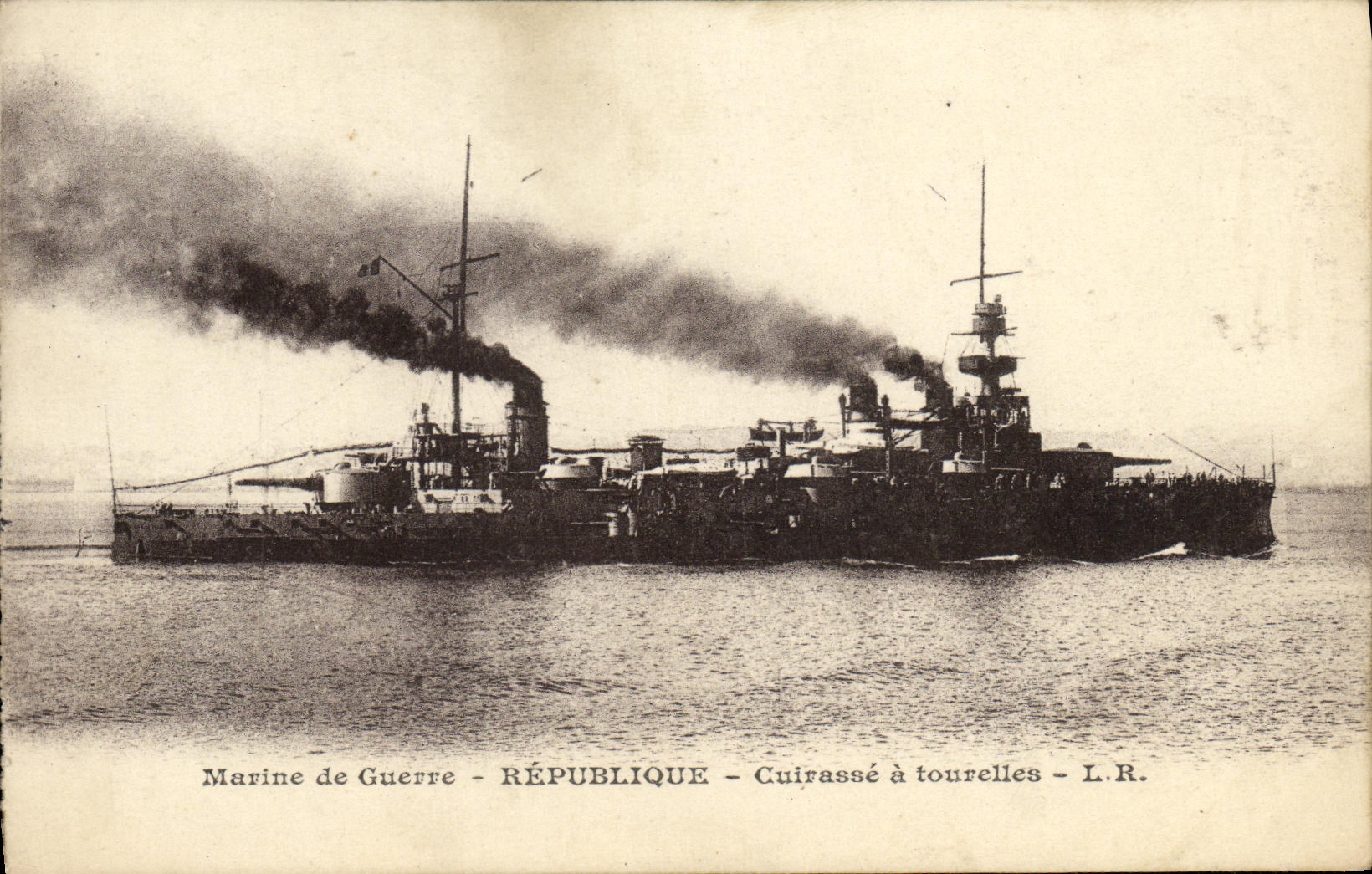 VINTAGE POSTCARD Bateau War Republic Armours has turrets