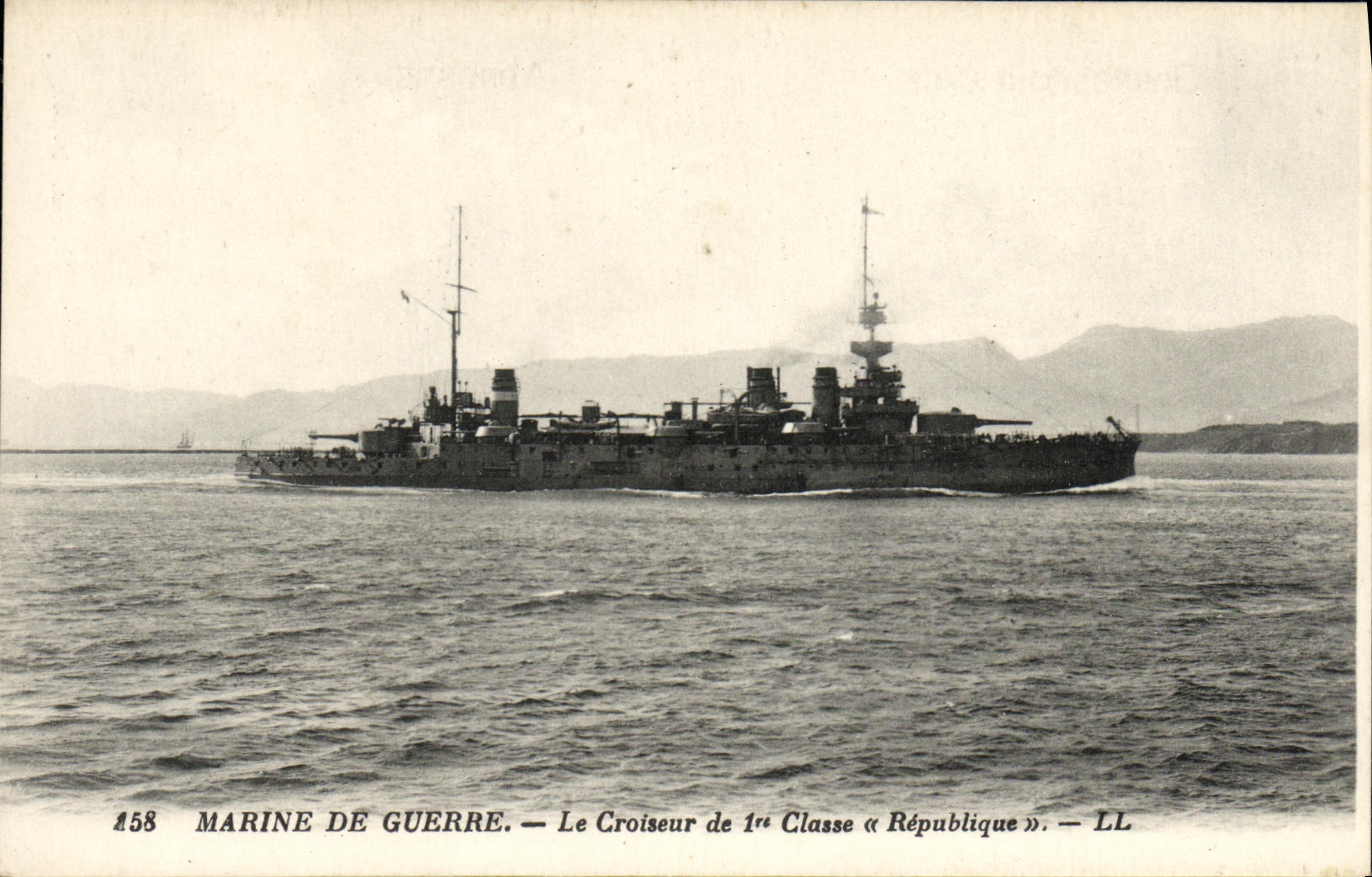 VINTAGE POSTCARD Boat War Republic Cruiser of 1st class