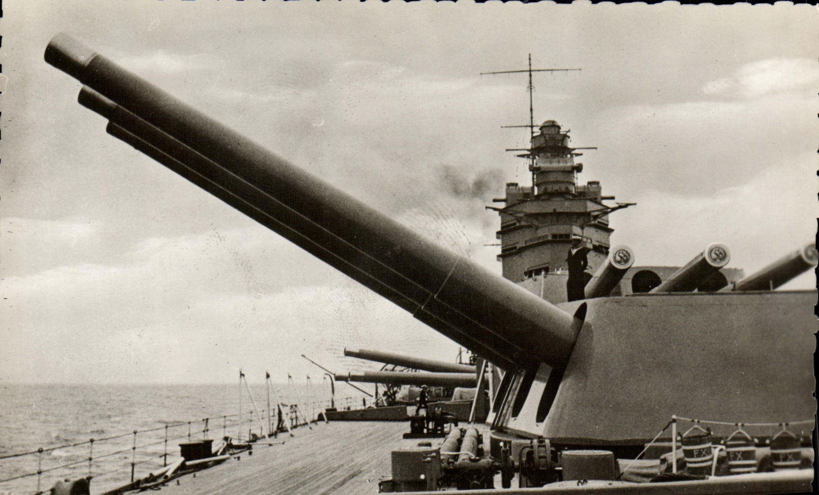CPSM Boat War parts of 16 inches on the Rodney ship of the English navy