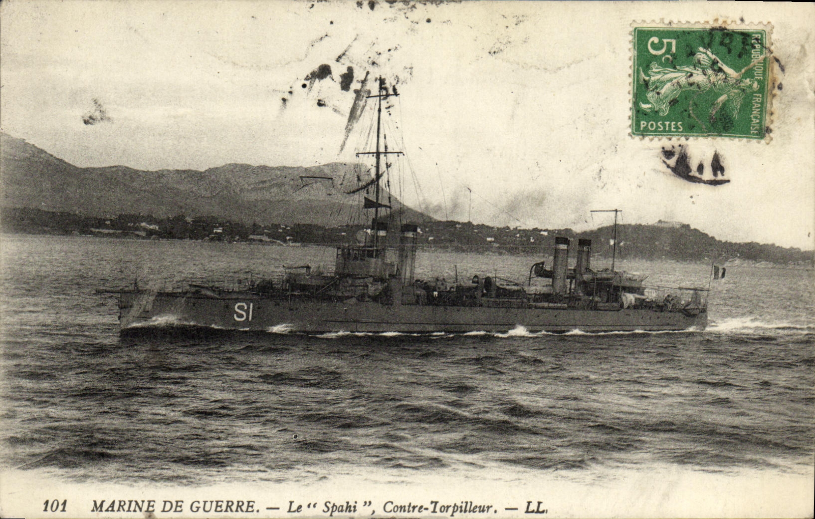 VINTAGE POSTCARD Boat War the spahi Against destroyer
